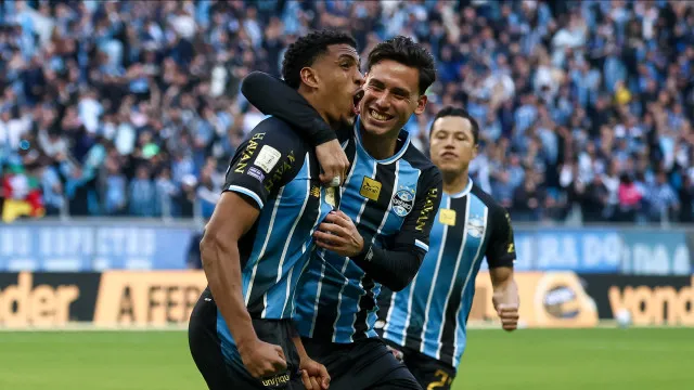 
                    Luís Castro afasta 'fantasmas' e Grêmio vence quase um mês depois
                