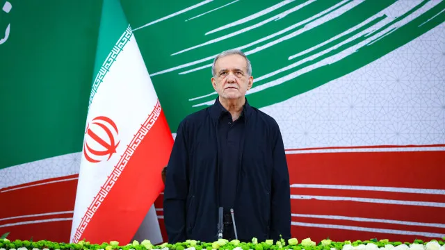 
                    Presidente do Irão reúne-se com Khamenei para analisar guerra com EUA
                
