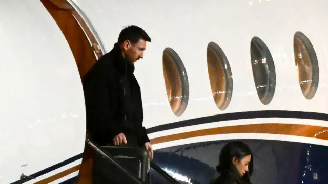 De luto. Eis as imagens da chegada de Lionel Messi para o funeral do pai