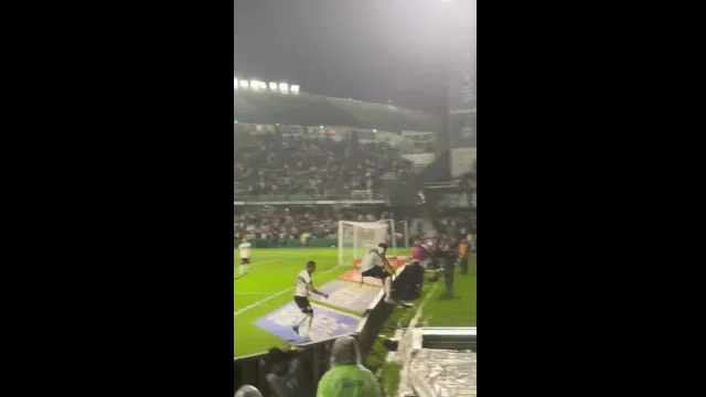 
                    Inacreditável. Festejo no Brasil dá que falar por ter acabado... em lesão
                
