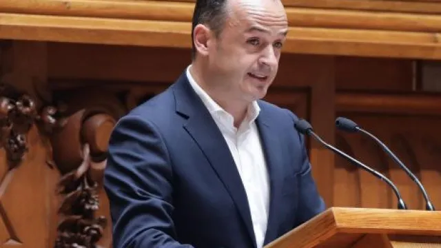 Deputado do PS visita RÃºssia e Ã© acusado de "falta de noÃ§Ã£o"