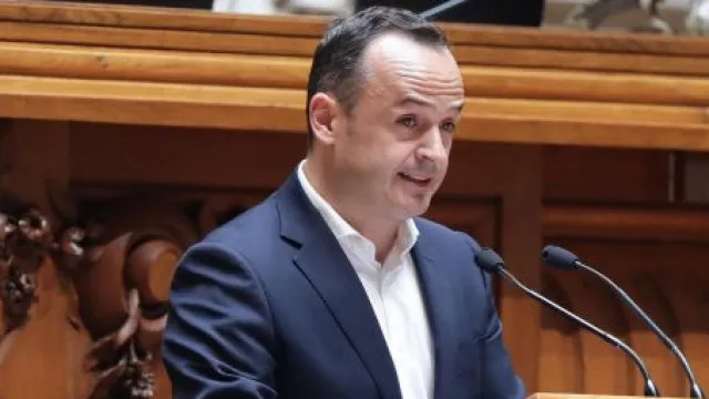 
                    Associação questiona elogios de deputado à Rússia. PS nega apoio
                