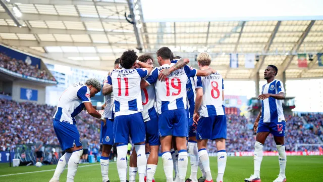 
                    FC Porto verga Alverca e leva Dragão ao rubro com 'chuva de penáltis'
                