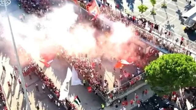 
                    De cortar a respiração. A loucura dos adeptos na chegada do Benfica à Luz
                
