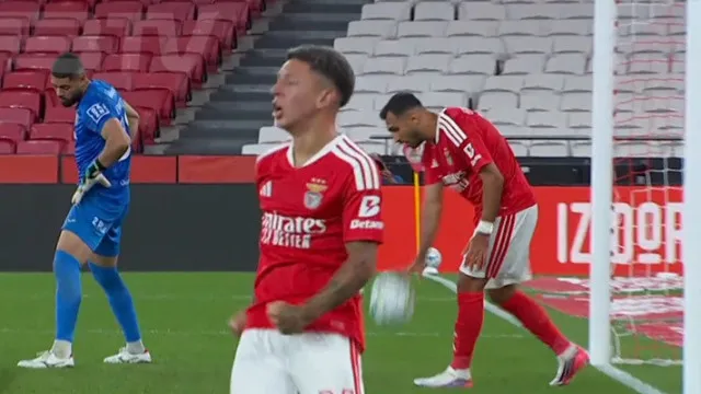 AcadÃ©mico nem pÃ'de festejar. GolaÃ§o de Prestianni fez Benfica sorrir