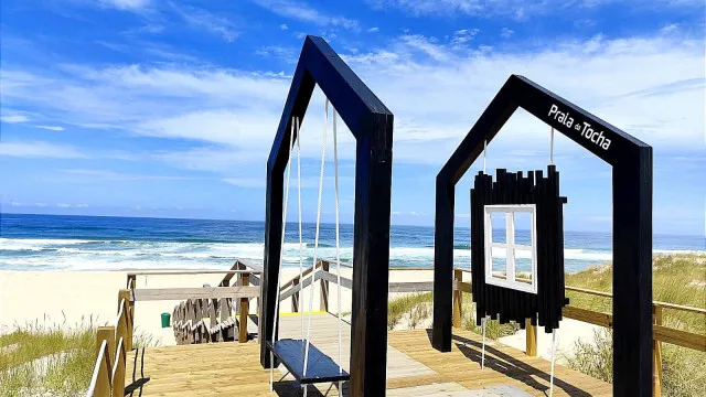 
                    Idoso morre em acidente de trator na praia da Tocha em Cantanhede
                