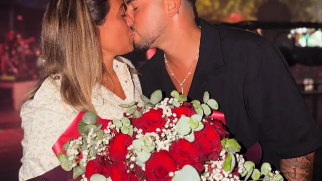 Pedro Jorge pede Marisa em casamento durante concerto de Fernando Daniel