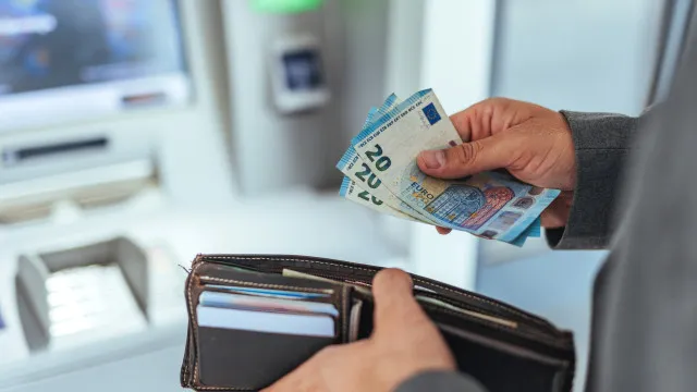 
                    Nova prestação cortará apoios? As contas do Governo e os (vários) avisos
                