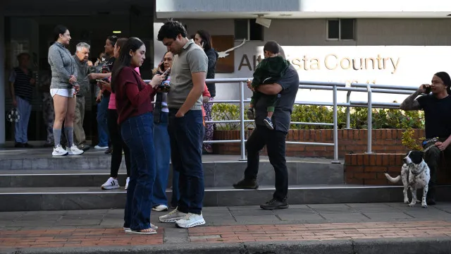 Sismo na ColÃ'mbia deixa hospitais sobrecarregados e leva a recolher obrigatÃ³rio