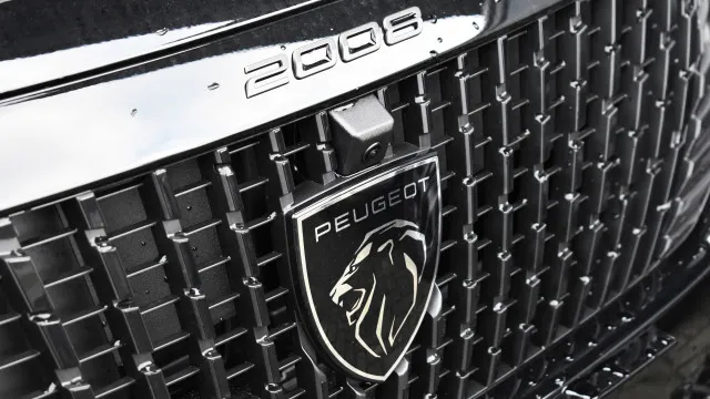 Estes Peugeot nÃ£o vÃ£o deixar de ser de combustÃ£o, garante CEO