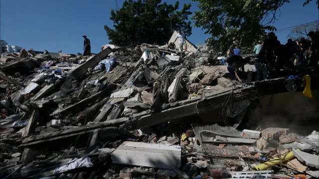 
                    Sismo encerra aeroportos na Colômbia e presidente cria gabinete de crise
                