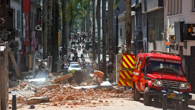 
                    As imagens da destruição após forte sismo na Colômbia
                
