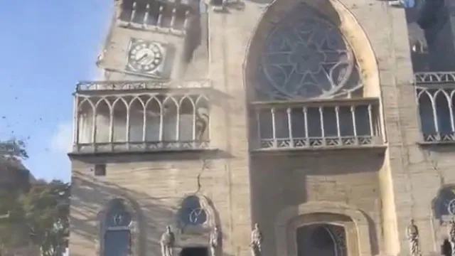 
                    Torre da Catedral de Manizales colapsa após terramoto. Eis o vídeo
                