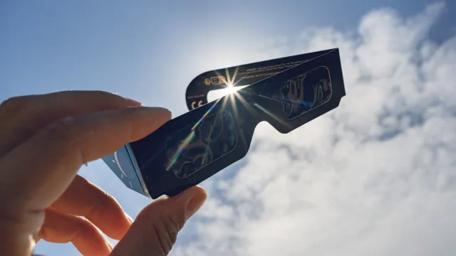 
                    Em contagem decrescente para o eclipse total do sol. O que esperar?
                