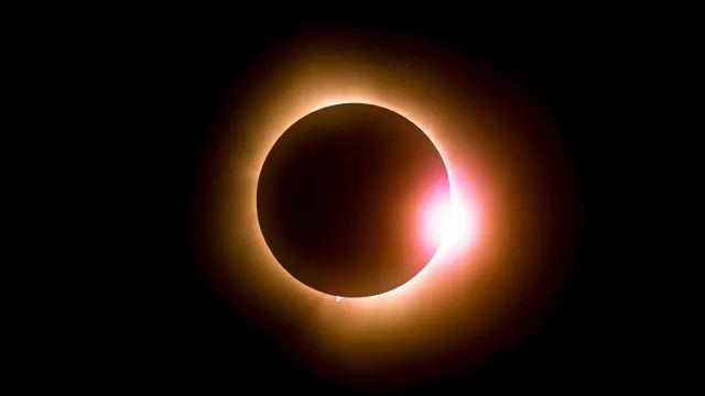 
                    De Norte a Sul, por distrito. Na sua região, quando verá (bem) o eclipse?
                