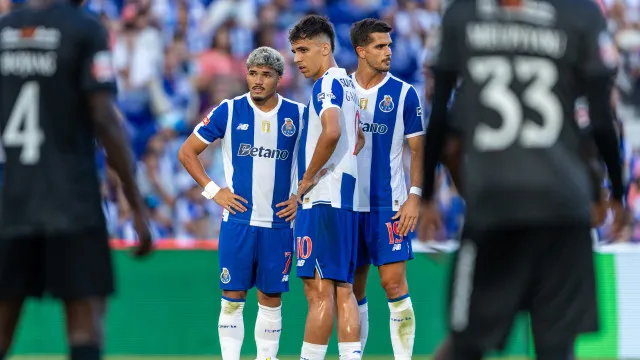 FC Porto ataca arbitragem com recurso ao Benfica: "Desespero"