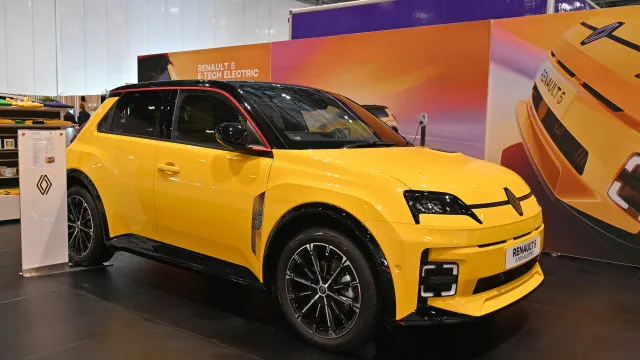 
                    Futuro do Renault 5 elétrico? Marca até admite carroçaria diferente
                
