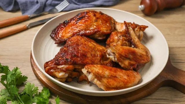 
                    Esta receita de frango da guia vai fazer sucesso no churrasco de família
                