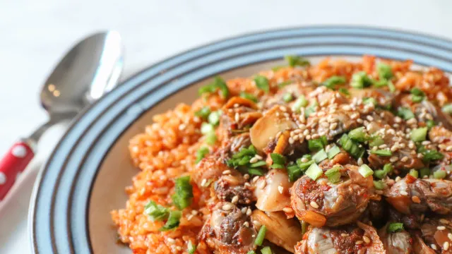 
                    Henrique Sá Pessoa ensina a fazer um arroz de berbigão perfeito
                