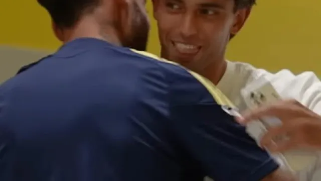 
                    Reencontro português. Eis como João Félix recebeu Samu Costa no Al Nassr
                
