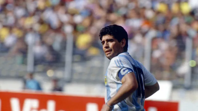 
                    Maradona tinha 