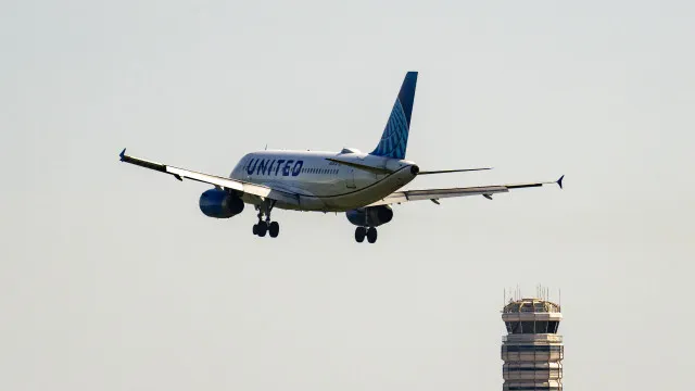Voo da United Airlines desviado para Boston apÃ³s para-brisas partir