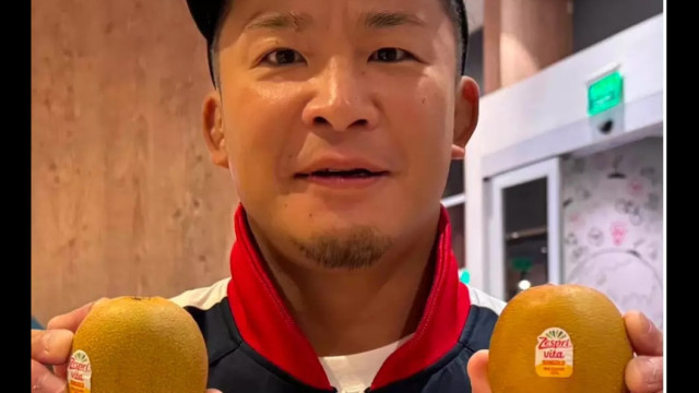 Lutador japonês leva 'golpe da fruta' e paga R$ 95 por dois kiwis em SP
