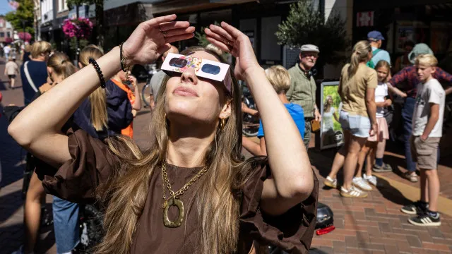 AO MINUTO: Olhos no cÃ©u! EstÃ¡ pronto para o eclipse? Acompanhe connosco