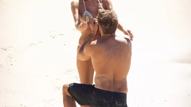 
                    Alessandra Ambrósio pedida em casamento em cenário romântico. As fotos
                