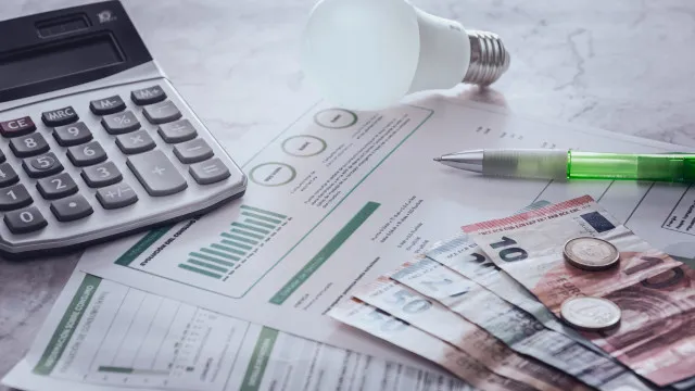 
                    Cinco dicas para reduzir o consumo de energia nos picos de calor
                