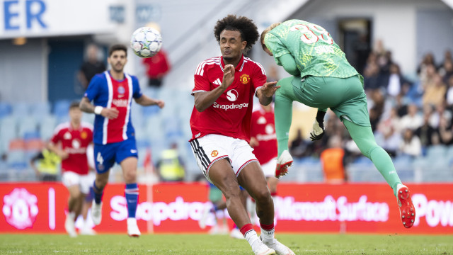 Faz 850 km para ajudar 'flop' do Manchester United... a tratar da roupa