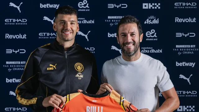 
                    Oficial: Hugo Viana traz Rulli de volta ao Manchester City
                