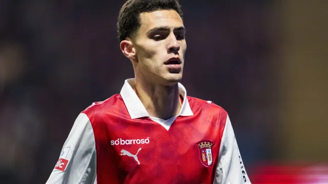 
                    Surto no Braga obriga a adiar jogo. Quais os sintomas e como se trata?
                