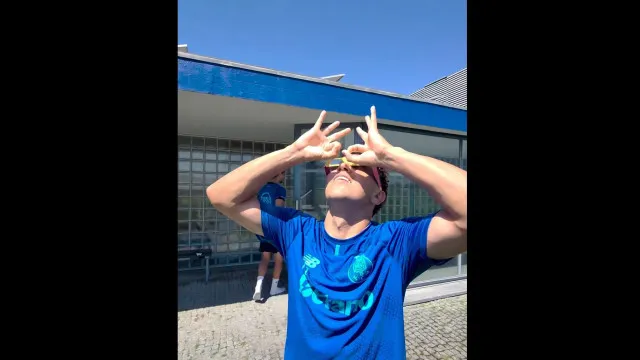 JÃ¡ tem os seus? FC Porto entrega Ã³culos para eclipse e reaÃ§Ãµes sÃ£o virais