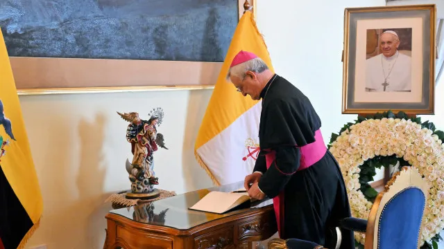 
                    Núncio Apostólico diz que portugueses 