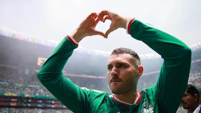 
                    Concorrência à vista? FC Porto pode perder Giménez… e culpa é do Benfica
                