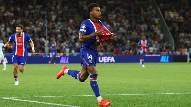 PSG eclipsa Villa e conquista Supertaça Europeia (com sirenes a soar)