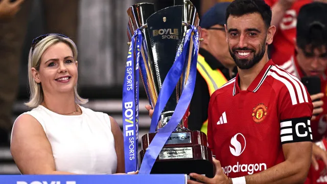 Mais uma para a conta. Bruno Fernandes e Dalot guiam United a novo trofÃ©u