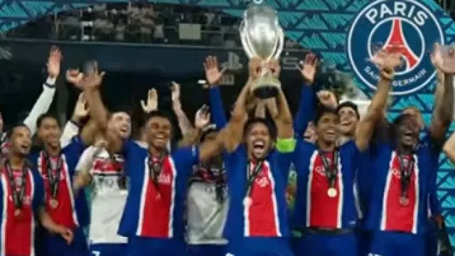 O momento em que o PSG festeja a conquista da SupertaÃ§a Europeia