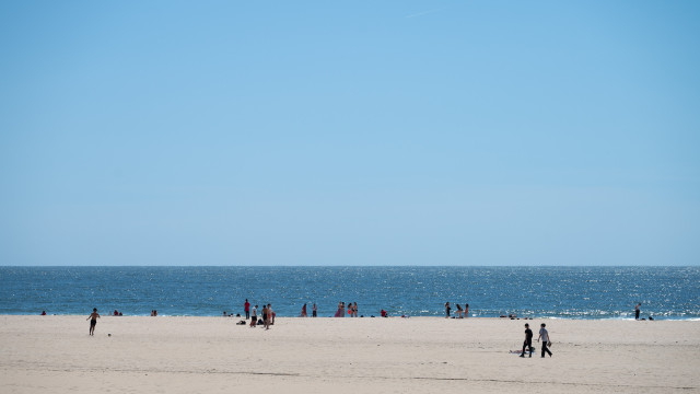Água da praia de Matosinhos já está própria para banhos após contaminação