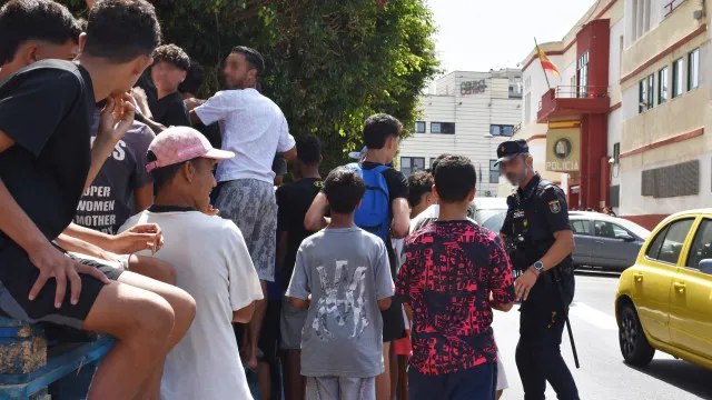 Madrid estima que 5.000 migrantes ainda permanecem em Ceuta
