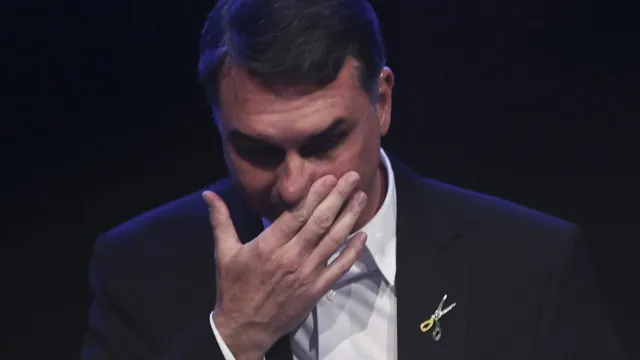 FiliaÃ§Ã£o noutro partido trava candidatura de FlÃ¡vio Bolsonaro