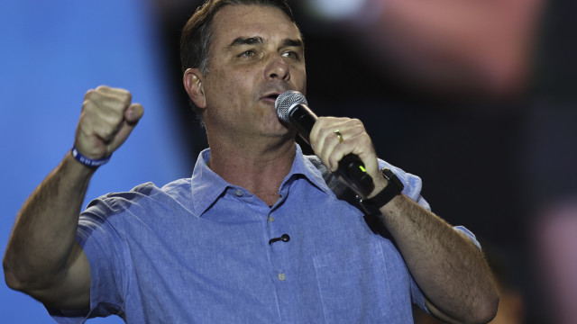 Como pensa Flávio Bolsonaro e quem está ao seu lado
