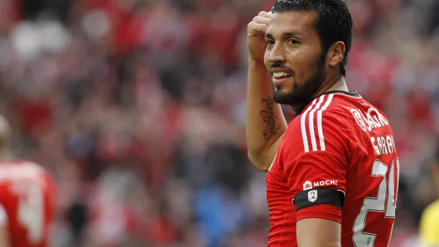 
                    De aprendiz de Pepe a patrão goleador no Benfica. O que é feito de Garay?
                