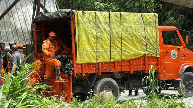 
                    Pelo menos 7 mortos após túnel desabar em projeto hidroelétrico na Índia
                