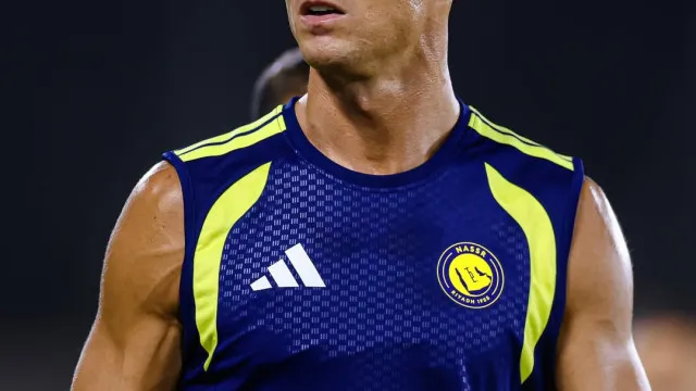 "A adorar o novo estilo". CR7 pinta o cabelo e conquista os fÃ£s nas redes