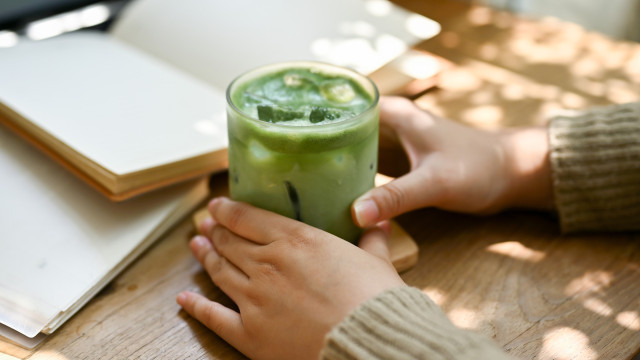 A melhor bebida matinal para reduzir a inflamação, segundo nutricionistas