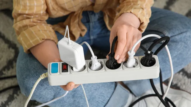 
                    Muita atenção. Eis os 10 eletrodomésticos que não deve ligar a extensões
                