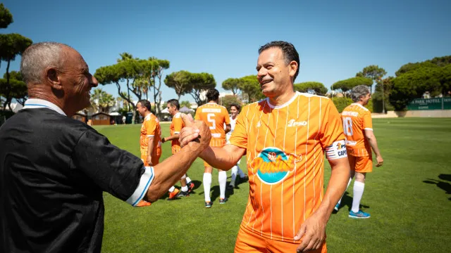 
                    Montenegro e mais PSD jogaram futebol antes do Pontal: As imagens
                