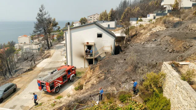 
                    Pelo menos um morto e 40 feridos em incêndio na Croácia
                